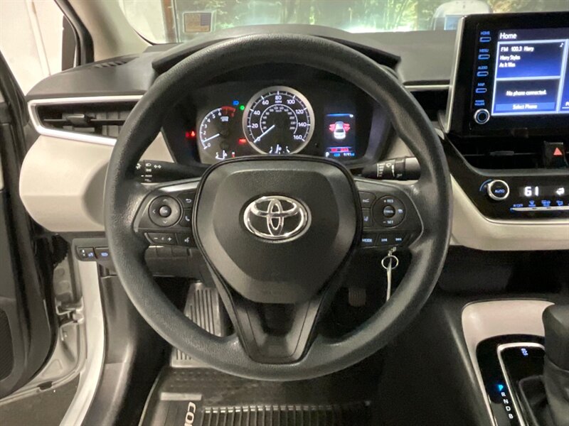 2020 Toyota Corolla LE Sedan / 1.8l 4Cyl / 1-OWNER / 9,000 MILES  / Backup Camera / Lane Departure Alert / LIKE NEW CONDITION !! - Photo 19 - Gladstone, OR 97027