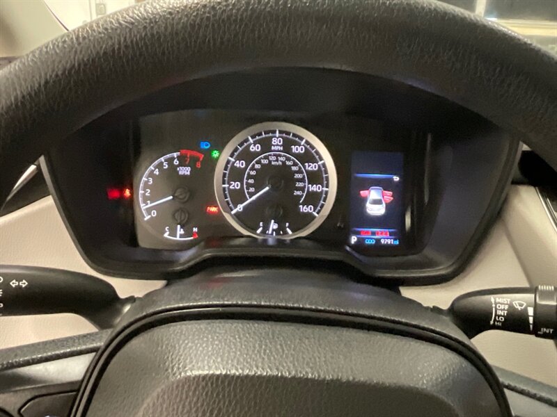 2020 Toyota Corolla LE Sedan / 1.8l 4Cyl / 1-OWNER / 9,000 MILES  / Backup Camera / Lane Departure Alert / LIKE NEW CONDITION !! - Photo 36 - Gladstone, OR 97027