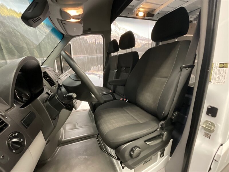 2018 Mercedes-Benz Sprinter 2500 Cargo Van 3.0L V6 DIESEL / HIGHROOF EXTENDED  / 1-OWNER /Backup Camera / HIGH ROOF / 170 " WB EXTENDED LENGTH / 97,000 MILES - Photo 33 - Gladstone, OR 97027