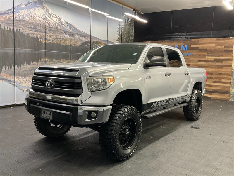 2014 Toyota Tundra SR5 CrewMax 4X4 / 5.7L/ LIFTED w/ NEW 37 " TIRES  LIFTED w/ NEW 37 " MUD TIRES & 20 " WHEELS / SHARP & CLEAN !!! - Photo 1 - Gladstone, OR 97027