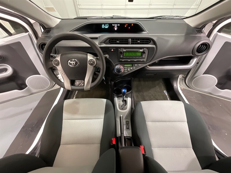 2014 Toyota Prius c One photo
