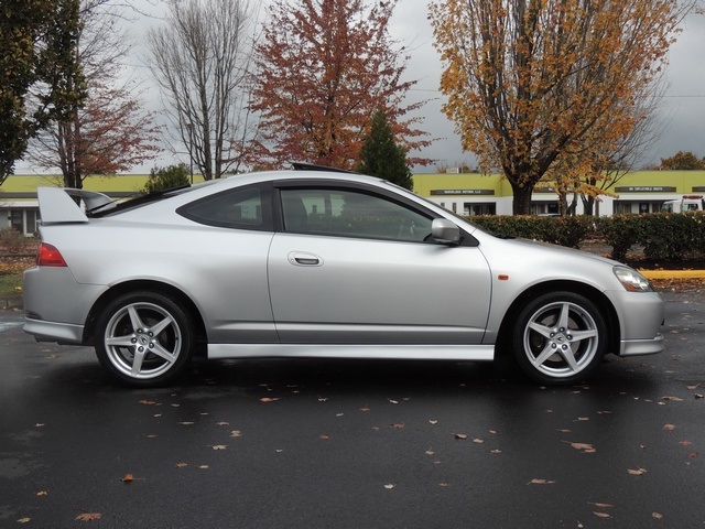 2006 Acura RSX Type-S / Coupe / Leather / Sunroof / 6-SPEED   - Photo 4 - Portland, OR 97217