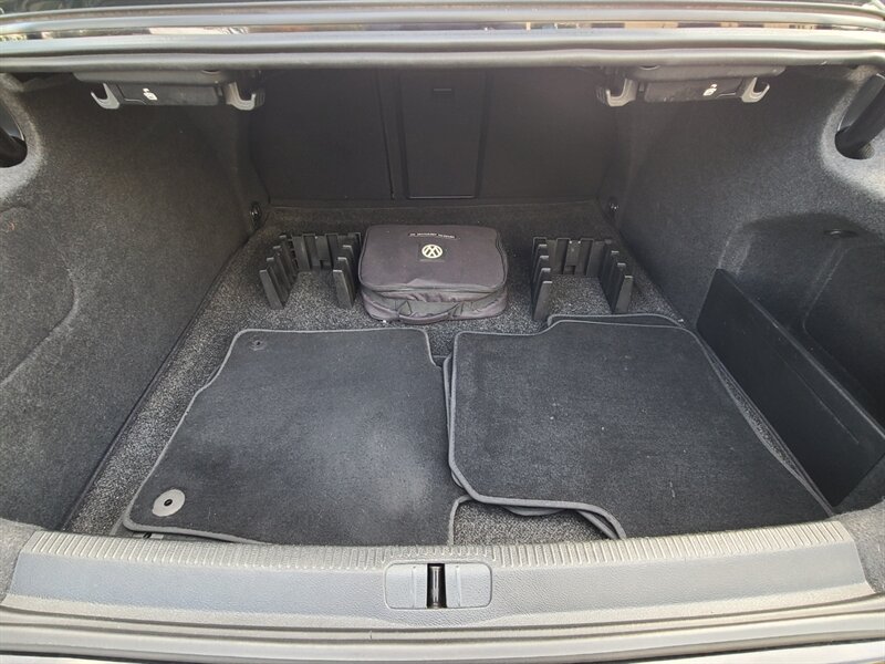 2015 Volkswagen CC 2.0T R-LINE / TURBO / LEATHER / NAVi / 54k MILES / 2-TONE HEATED SEATS / FRESH TRADE / VERY LOW MILES - Photo 32 - Portland, OR 97217