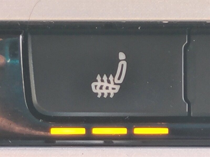 2015 Volkswagen CC 2.0T R-LINE / TURBO / LEATHER / NAVi / 54k MILES / 2-TONE HEATED SEATS / FRESH TRADE / VERY LOW MILES - Photo 35 - Portland, OR 97217