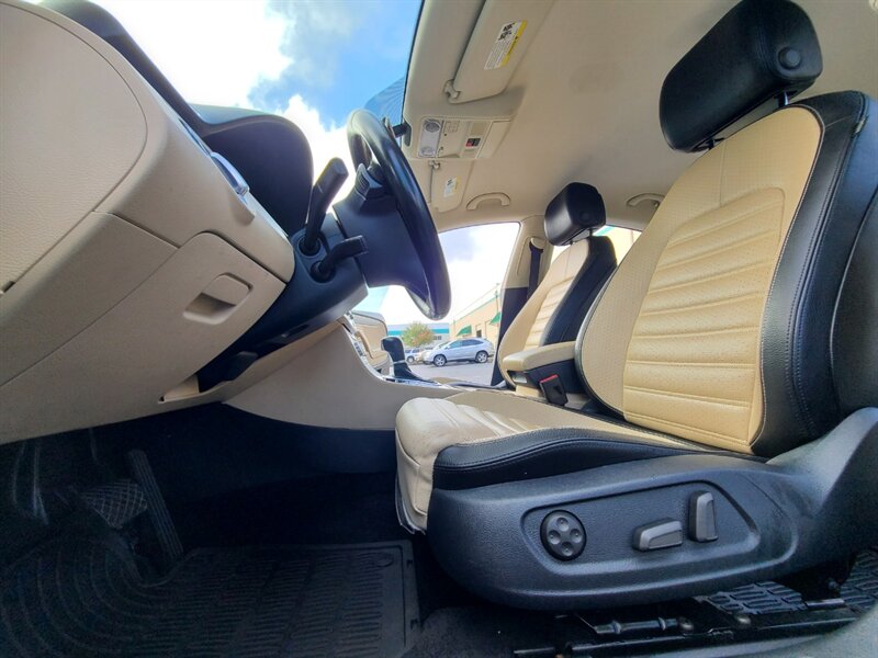 2015 Volkswagen CC 2.0T R-LINE / TURBO / LEATHER / NAVi / 54k MILES / 2-TONE HEATED SEATS / FRESH TRADE / VERY LOW MILES - Photo 13 - Portland, OR 97217