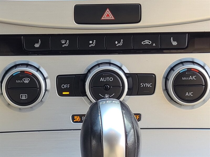 2015 Volkswagen CC 2.0T R-LINE / TURBO / LEATHER / NAVi / 54k MILES / 2-TONE HEATED SEATS / FRESH TRADE / VERY LOW MILES - Photo 20 - Portland, OR 97217