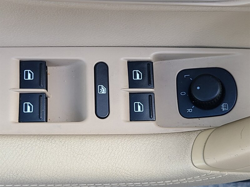 2015 Volkswagen CC 2.0T R-LINE / TURBO / LEATHER / NAVi / 54k MILES / 2-TONE HEATED SEATS / FRESH TRADE / VERY LOW MILES - Photo 44 - Portland, OR 97217