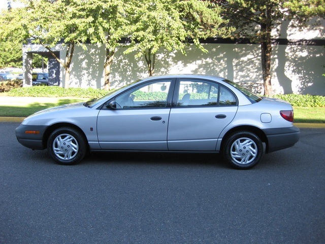 2000 Saturn SL Sedan 4-Door 5-Speed   - Photo 3 - Portland, OR 97217