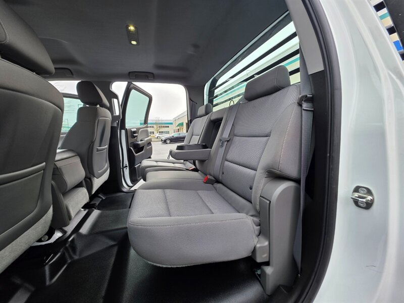 2015 Chevrolet Silverado 3500 FLAT BED DUALLY 4X4 6.6L DURAMAX DIESEL 39K MILES / LONG BED / 1-TON / ALLISON / LOW MILES - Photo 13 - Portland, OR 97217