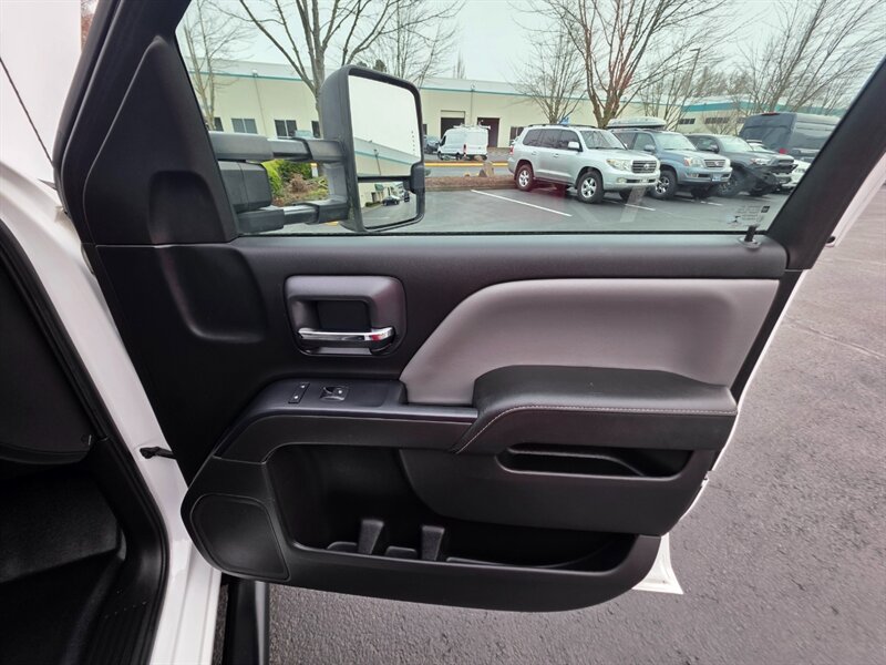 2015 Chevrolet Silverado 3500 FLAT BED DUALLY 4X4 6.6L DURAMAX DIESEL 39K MILES / LONG BED / 1-TON / ALLISON / LOW MILES - Photo 30 - Portland, OR 97217