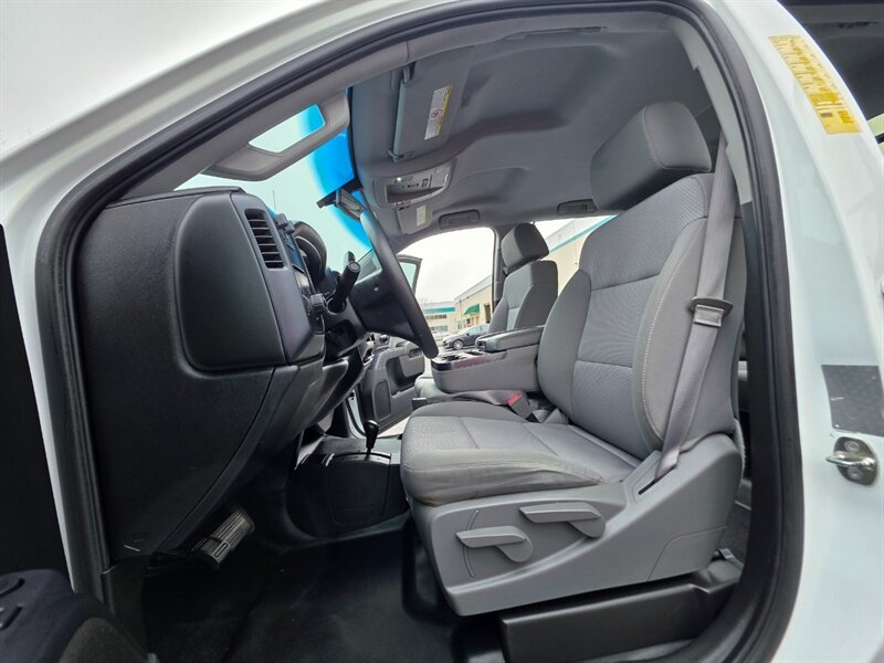 2015 Chevrolet Silverado 3500 FLAT BED DUALLY 4X4 6.6L DURAMAX DIESEL 39K MILES / LONG BED / 1-TON / ALLISON / LOW MILES - Photo 11 - Portland, OR 97217