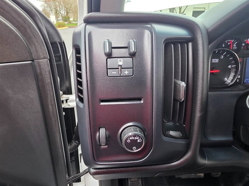 2015 Chevrolet Silverado 3500 FLAT BED DUALLY 4X4 6.6L DURAMAX DIESEL 39K MILES / LONG BED / 1-TON / ALLISON / LOW MILES - Photo 35 - Portland, OR 97217