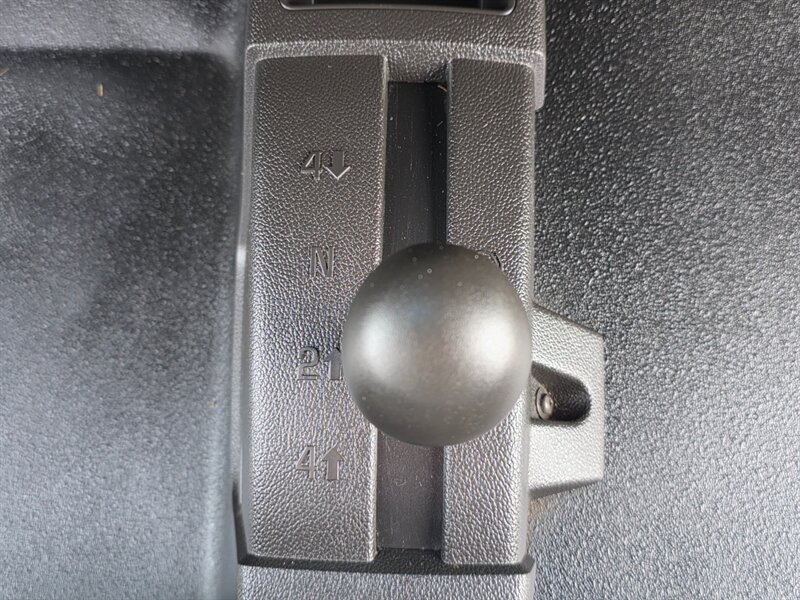 2015 Chevrolet Silverado 3500 FLAT BED DUALLY 4X4 6.6L DURAMAX DIESEL 39K MILES / LONG BED / 1-TON / ALLISON / LOW MILES - Photo 16 - Portland, OR 97217