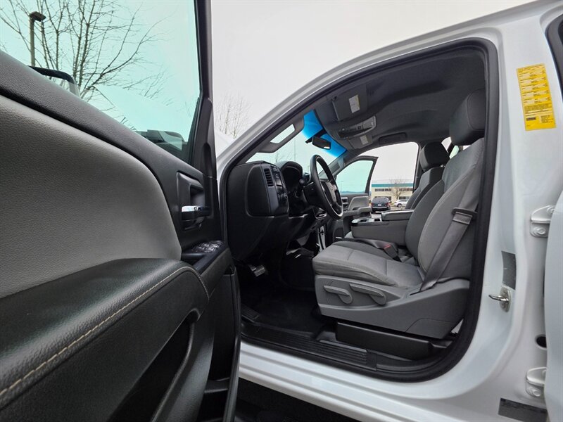 2015 Chevrolet Silverado 3500 FLAT BED DUALLY 4X4 6.6L DURAMAX DIESEL 39K MILES / LONG BED / 1-TON / ALLISON / LOW MILES - Photo 37 - Portland, OR 97217