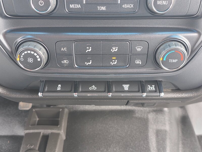 2015 Chevrolet Silverado 3500 FLAT BED DUALLY 4X4 6.6L DURAMAX DIESEL 39K MILES / LONG BED / 1-TON / ALLISON / LOW MILES - Photo 33 - Portland, OR 97217