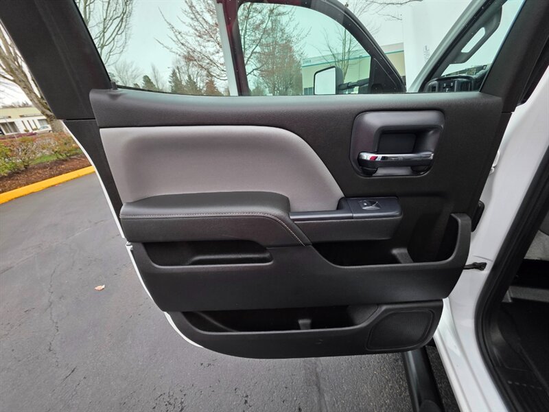 2015 Chevrolet Silverado 3500 FLAT BED DUALLY 4X4 6.6L DURAMAX DIESEL 39K MILES / LONG BED / 1-TON / ALLISON / LOW MILES - Photo 31 - Portland, OR 97217