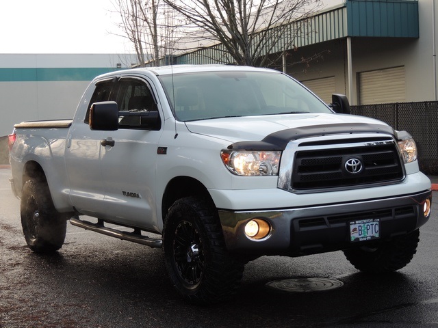 2010 Toyota Tundra Double Cab / 4X4 / V8 / 5.7 L / 1-OWNER / LIFTED   - Photo 2 - Portland, OR 97217