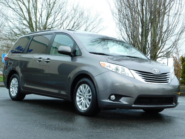 2016 Toyota Sienna XLE 8-Passenger / All Power Options / 1-OWNER   - Photo 2 - Portland, OR 97217