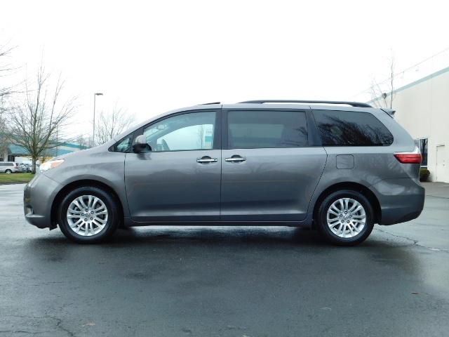 2016 Toyota Sienna XLE 8-Passenger / All Power Options / 1-OWNER   - Photo 3 - Portland, OR 97217