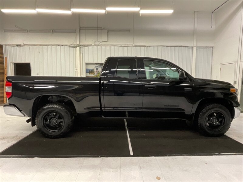 2021 Toyota Tundra SR5 4X4 / 5.7L V8 / LOCAL TRUCK / 26,000 MILES  / Backup Camera / Trailer brake controller / Blind Spot alert - Photo 4 - Gladstone, OR 97027