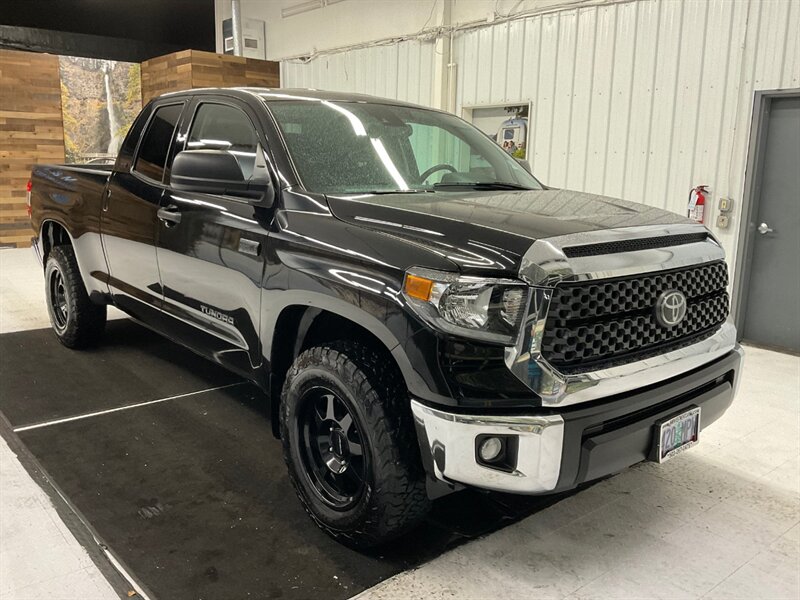 2021 Toyota Tundra SR5 4X4 / 5.7L V8 / LOCAL TRUCK / 26,000 MILES  / Backup Camera / Trailer brake controller / Blind Spot alert - Photo 2 - Gladstone, OR 97027