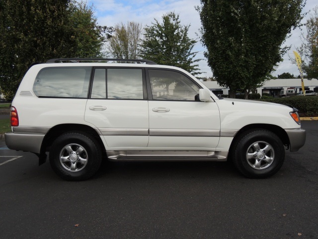 2001 Toyota Land Cruiser SUV / 4X4 / 3RD Seats / NAVIGATION / 1-OWNER   - Photo 4 - Portland, OR 97217