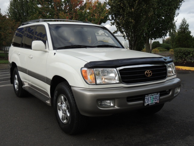 2001 Toyota Land Cruiser SUV / 4X4 / 3RD Seats / NAVIGATION / 1-OWNER   - Photo 2 - Portland, OR 97217