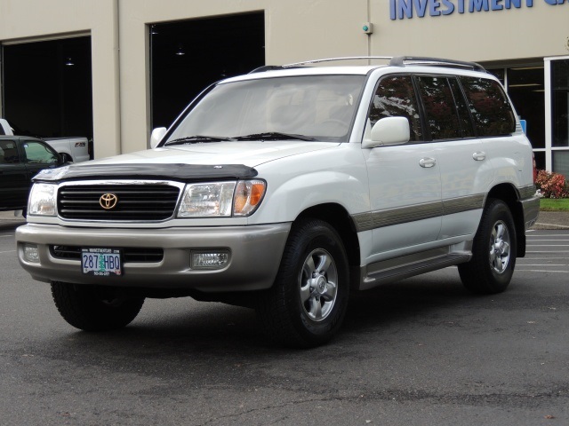 2001 Toyota Land Cruiser SUV / 4X4 / 3RD Seats / NAVIGATION / 1-OWNER   - Photo 1 - Portland, OR 97217