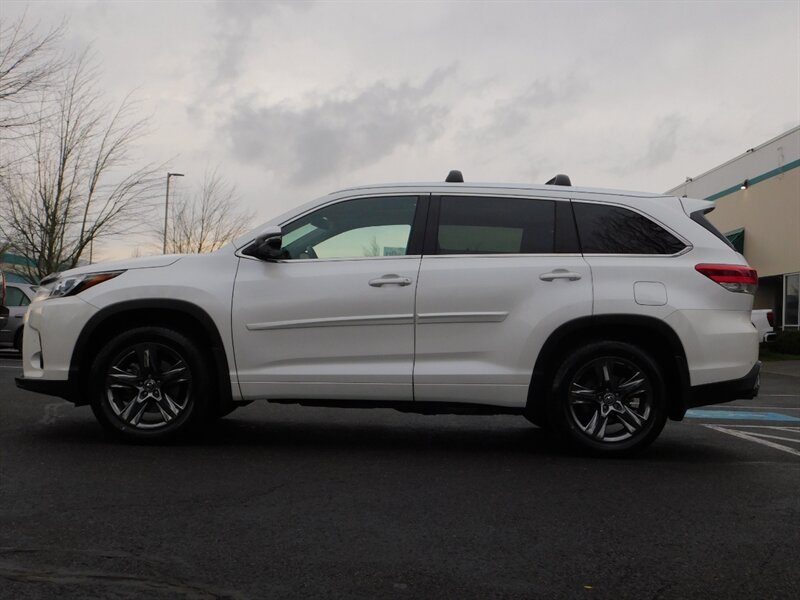 2017 Toyota Highlander Limited Platinum AWD/ Pano Sunroof / 1-OWNER   - Photo 3 - Portland, OR 97217