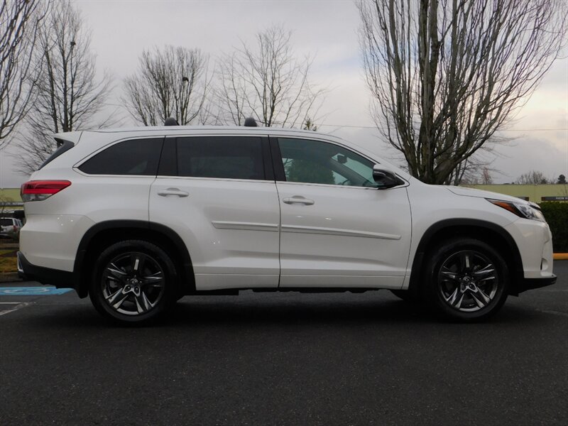 2017 Toyota Highlander Limited Platinum AWD/ Pano Sunroof / 1-OWNER   - Photo 4 - Portland, OR 97217