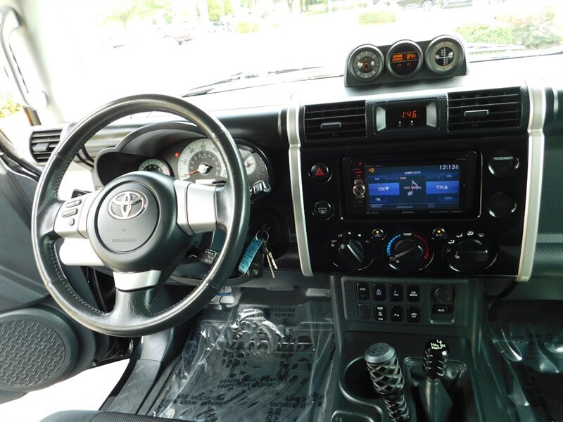 2007 Toyota FJ Cruiser SR5 4Dr / 4x4 / Rear Diff Locks / 33 " MUD / LIFTED - Photo 19 - Portland, OR 97217