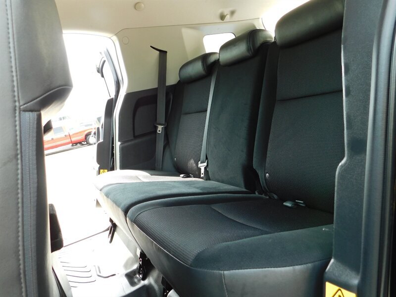 2007 Toyota FJ Cruiser SR5 4Dr / 4x4 / Rear Diff Locks / 33 " MUD / LIFTED - Photo 14 - Portland, OR 97217