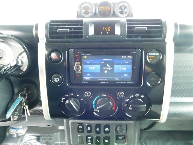 2007 Toyota FJ Cruiser SR5 4Dr / 4x4 / Rear Diff Locks / 33 " MUD / LIFTED - Photo 18 - Portland, OR 97217