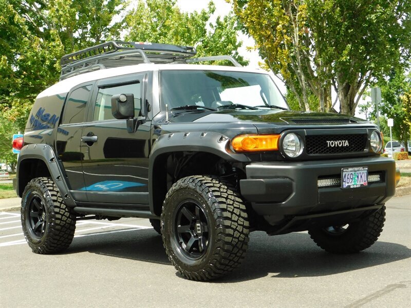 2007 Toyota FJ Cruiser SR5 4Dr / 4x4 / Rear Diff Locks / 33 " MUD / LIFTED - Photo 2 - Portland, OR 97217