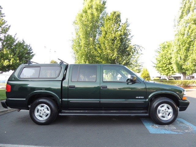 2004 Chevrolet S-10 LS / 4X4 / Crew Cab / 6Cyl / Canopy / EXCEL COND   - Photo 4 - Portland, OR 97217