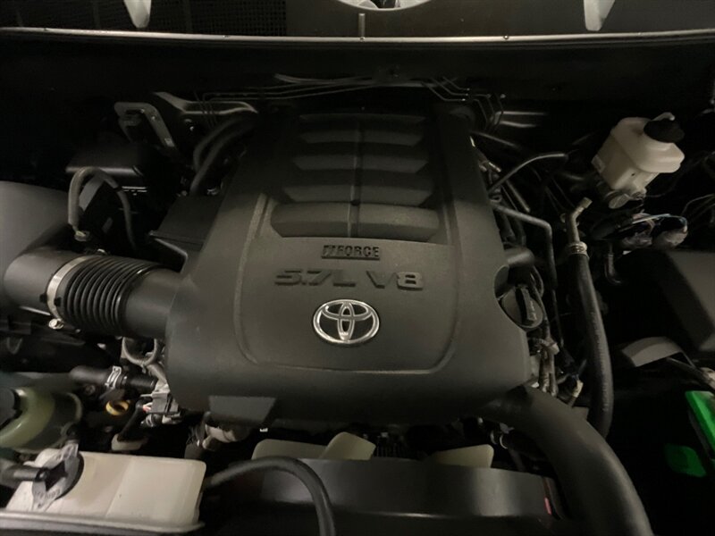 2015 Toyota Tundra Limited CREW MAX 4X4 / 5.7L V8 / FULLY LOADED  /Navigation & Backup Camera - Photo 32 - Gladstone, OR 97027