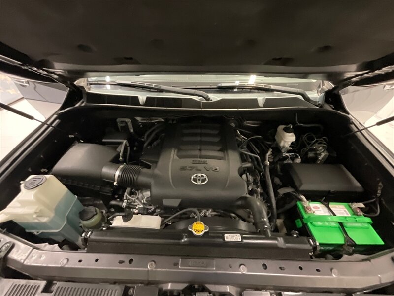 2015 Toyota Tundra Limited CREW MAX 4X4 / 5.7L V8 / FULLY LOADED  /Navigation & Backup Camera - Photo 11 - Gladstone, OR 97027