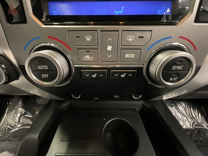 2015 Toyota Tundra Limited CREW MAX 4X4 / 5.7L V8 / FULLY LOADED  /Navigation & Backup Camera - Photo 21 - Gladstone, OR 97027