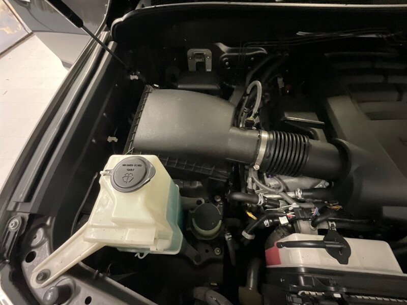 2015 Toyota Tundra Limited CREW MAX 4X4 / 5.7L V8 / FULLY LOADED  /Navigation & Backup Camera - Photo 31 - Gladstone, OR 97027