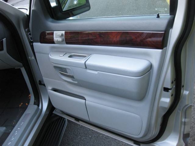 2004 Lincoln Aviator Luxury   - Photo 30 - Portland, OR 97217