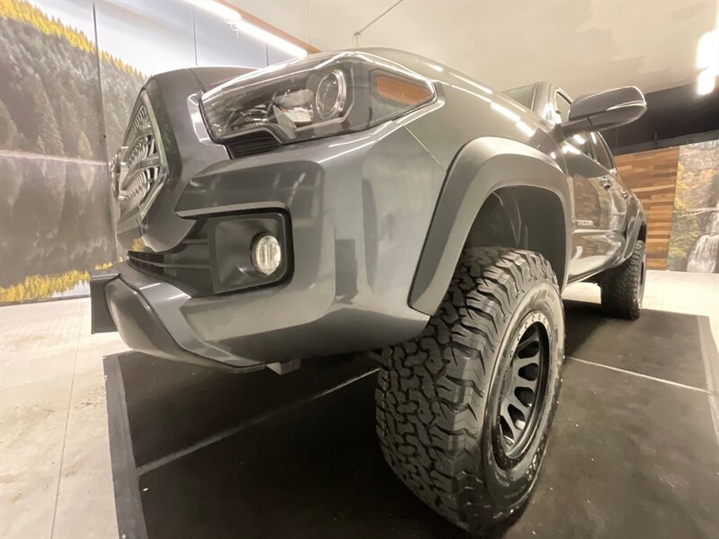 2017 Toyota Tacoma TRD Off-Road 4X4 / NEW LIFT w. WHEELS & TIRES  / 1-OWNER / Navigation & Camera / CRAWL CONTROL / SHARP & CLEAN ! ! - Photo 10 - Gladstone, OR 97027