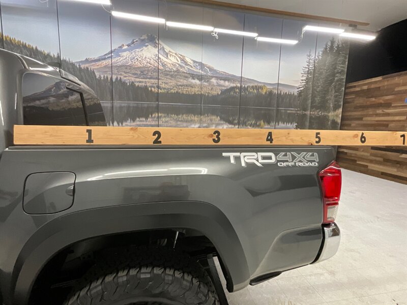 2017 Toyota Tacoma TRD Off-Road 4X4 / NEW LIFT w. WHEELS & TIRES  / 1-OWNER / Navigation & Camera / CRAWL CONTROL / SHARP & CLEAN ! ! - Photo 9 - Gladstone, OR 97027