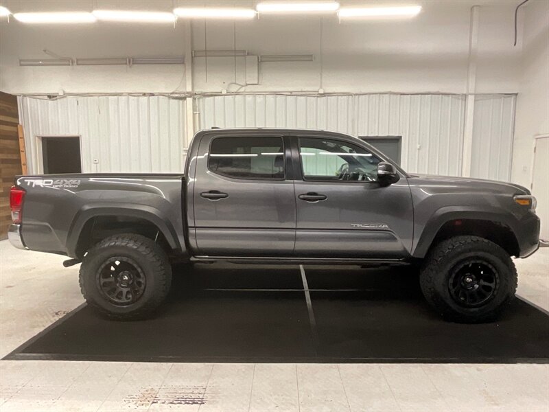 2017 Toyota Tacoma TRD Off-Road 4X4 / NEW LIFT w. WHEELS & TIRES  / 1-OWNER / Navigation & Camera / CRAWL CONTROL / SHARP & CLEAN ! ! - Photo 4 - Gladstone, OR 97027