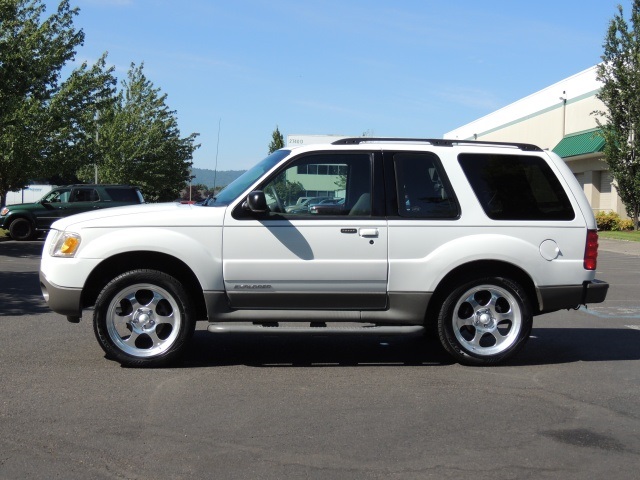 2001 Ford Explorer Sport 2DR / 4X4 / 6Cyl / ONLY 89K MILES   - Photo 3 - Portland, OR 97217