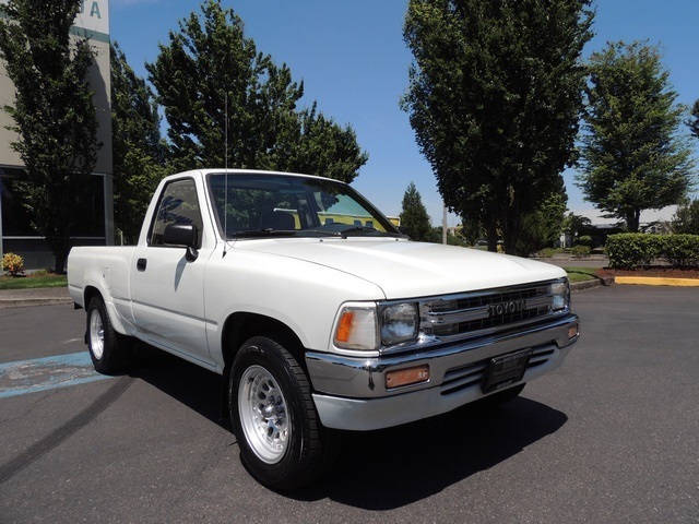 1991 Toyota Tacoma Pickup 4cyl 5 speed manual sr5 2WD   - Photo 2 - Portland, OR 97217