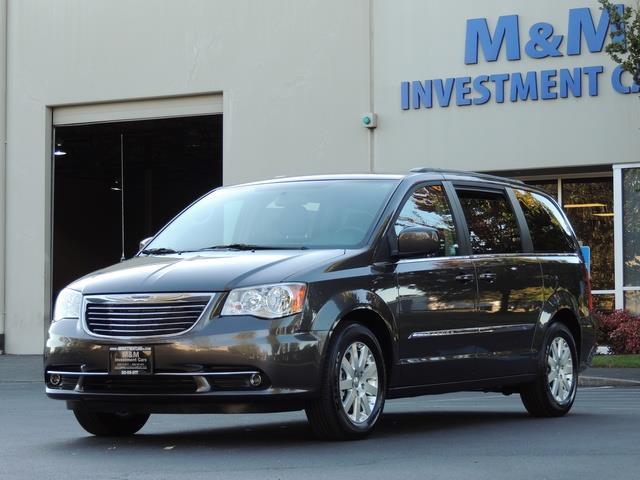 2016 Chrysler Town & Country Touring / Leather / DVD / Power Sliding doors   - Photo 1 - Portland, OR 97217
