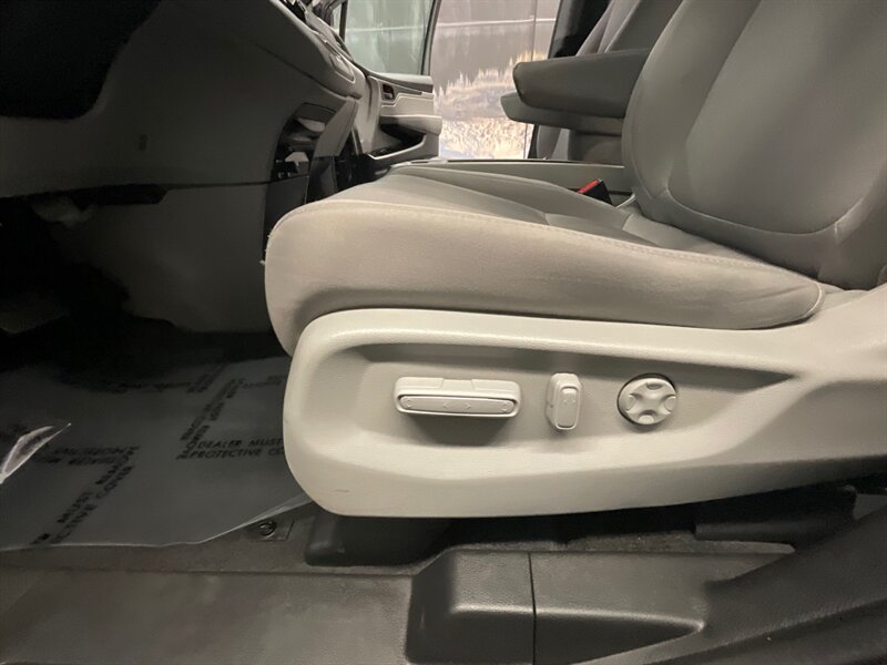 2019 Honda Odyssey EX MiniVan / 8-Passenger / 1 OWNER / 27,000 MILE  LOCAL ONE OWNER / EXCELLENT CONDITION LOW MILES - Photo 25 - Gladstone, OR 97027