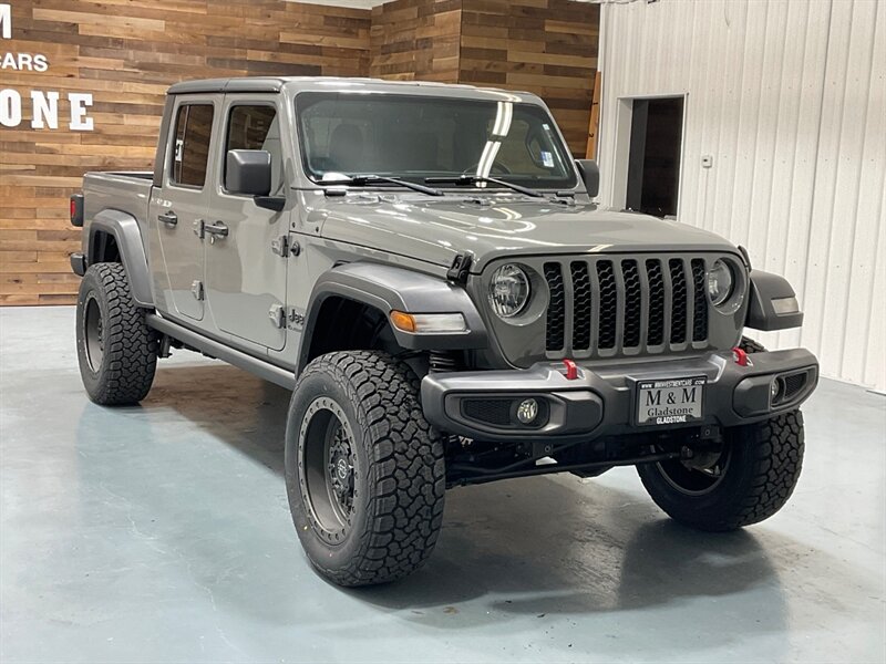 2020 Jeep Gladiator Sport 4X4 6-SPEED MANUAL NEW LIFT WHEELS TIRES  / HARD TOP / Alpine Premium Audio System/ ZERO RUST - Photo 2 - Gladstone, OR 97027