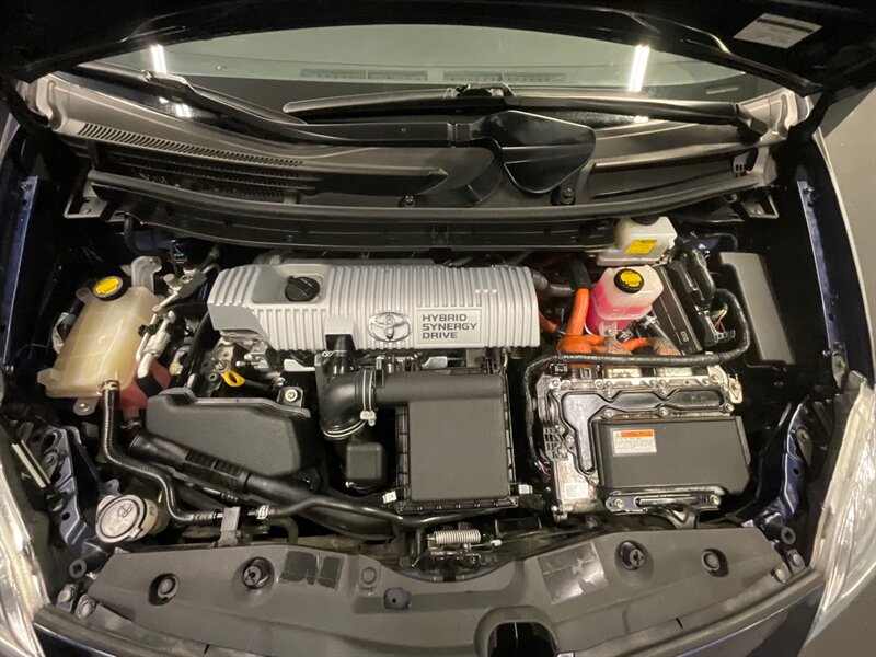 2014 Toyota Prius Three Hatchback / Hybrid / Navigation & Camera  / LOCAL OREGON CAR / GREAT SHAPE!! - Photo 38 - Gladstone, OR 97027