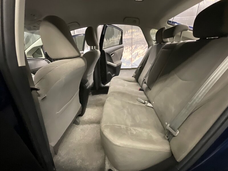 2014 Toyota Prius Three Hatchback / Hybrid / Navigation & Camera  / LOCAL OREGON CAR / GREAT SHAPE!! - Photo 15 - Gladstone, OR 97027